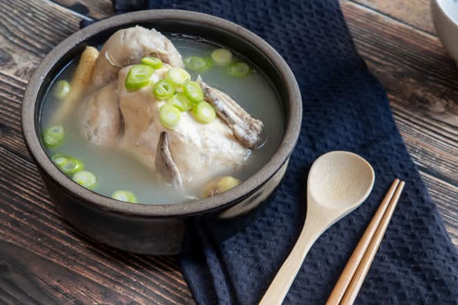 Samgyetang (Ginseng Chicken Soup) / 인삼 삼계탕 / 人参参鸡汤